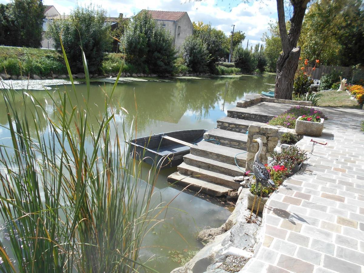 MARAIS POITEVIN pêche ,barque, vélos, wifi, linge, cheminée, cuisine La Taillee Exterior foto