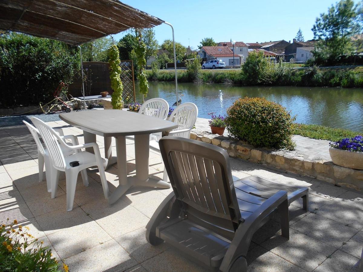 MARAIS POITEVIN pêche ,barque, vélos, wifi, linge, cheminée, cuisine La Taillee Exterior foto